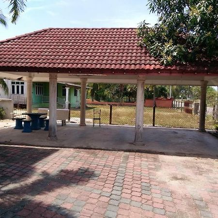 Al Islah Homestay Kampung Kuala Besut Exterior foto